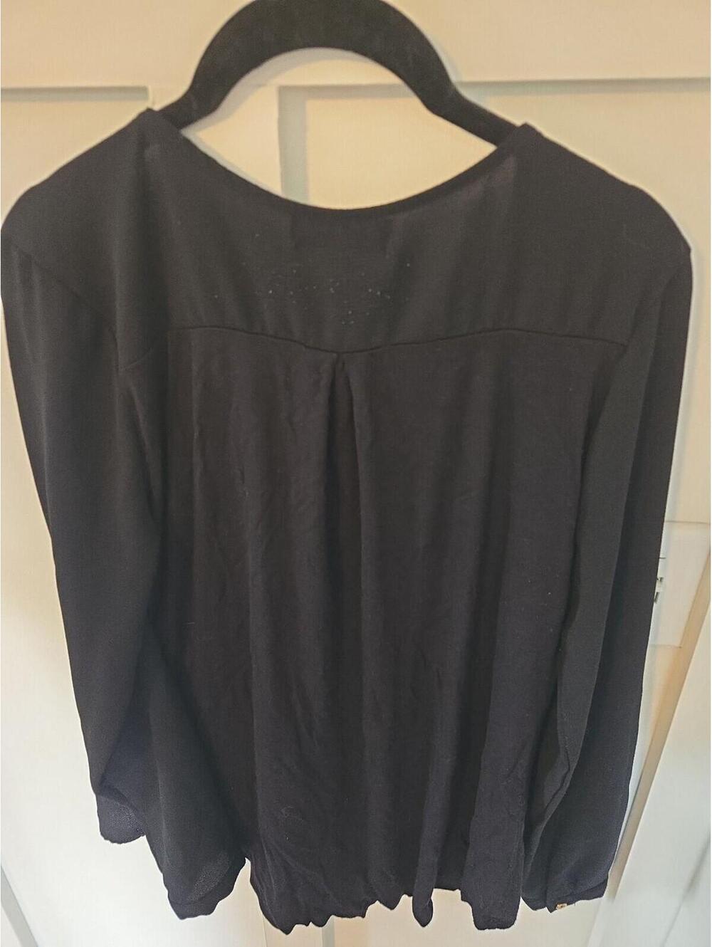 Simply Styled Petite Black Zip-Neck Blouse with Gold Accents Petite M - Picture 3 of 6